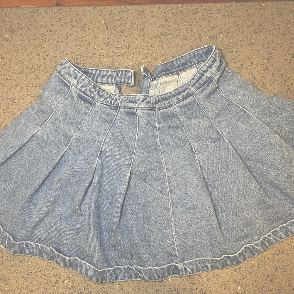 Forever 21 denim pleated skirt - size medium